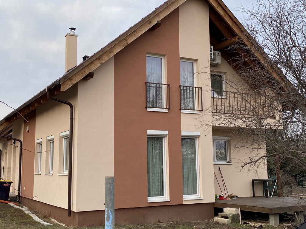 Családi ház — utcai homlokzat